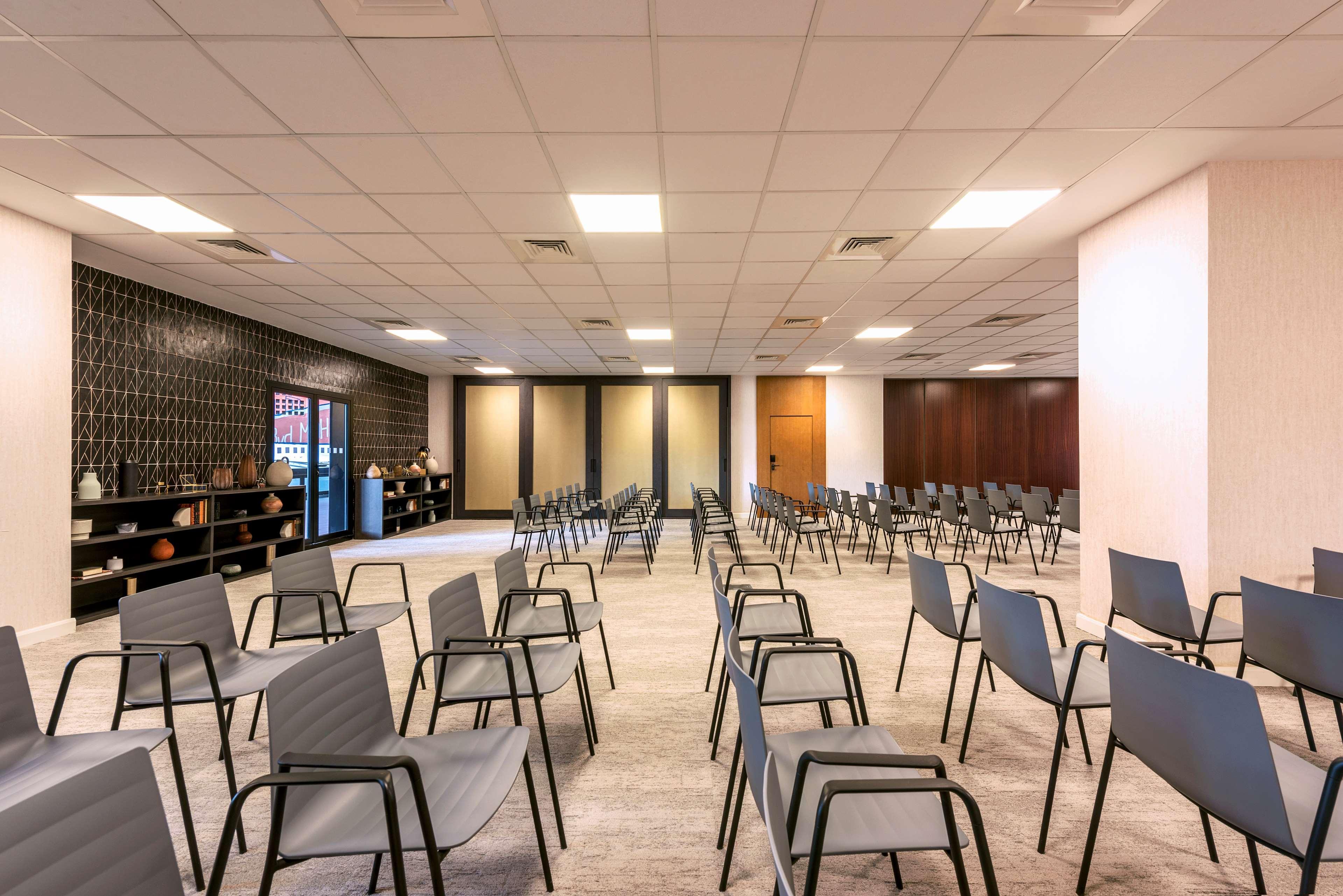 Radisson Blu Hotel Casablanca City Center Exteriér fotografie The interior of the conference centre