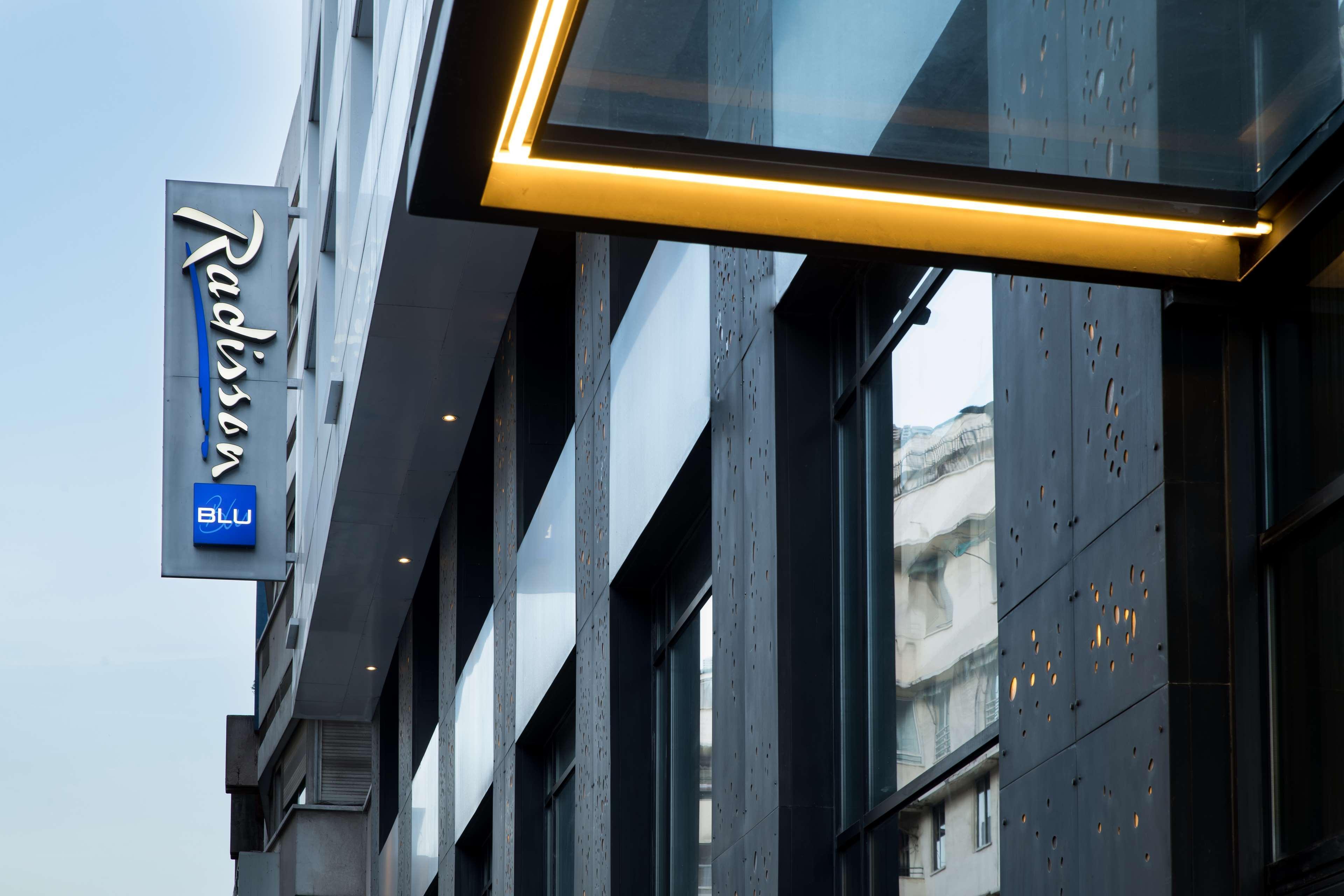 Radisson Blu Hotel Casablanca City Center Exteriér fotografie A Radisson Blu hotel in London