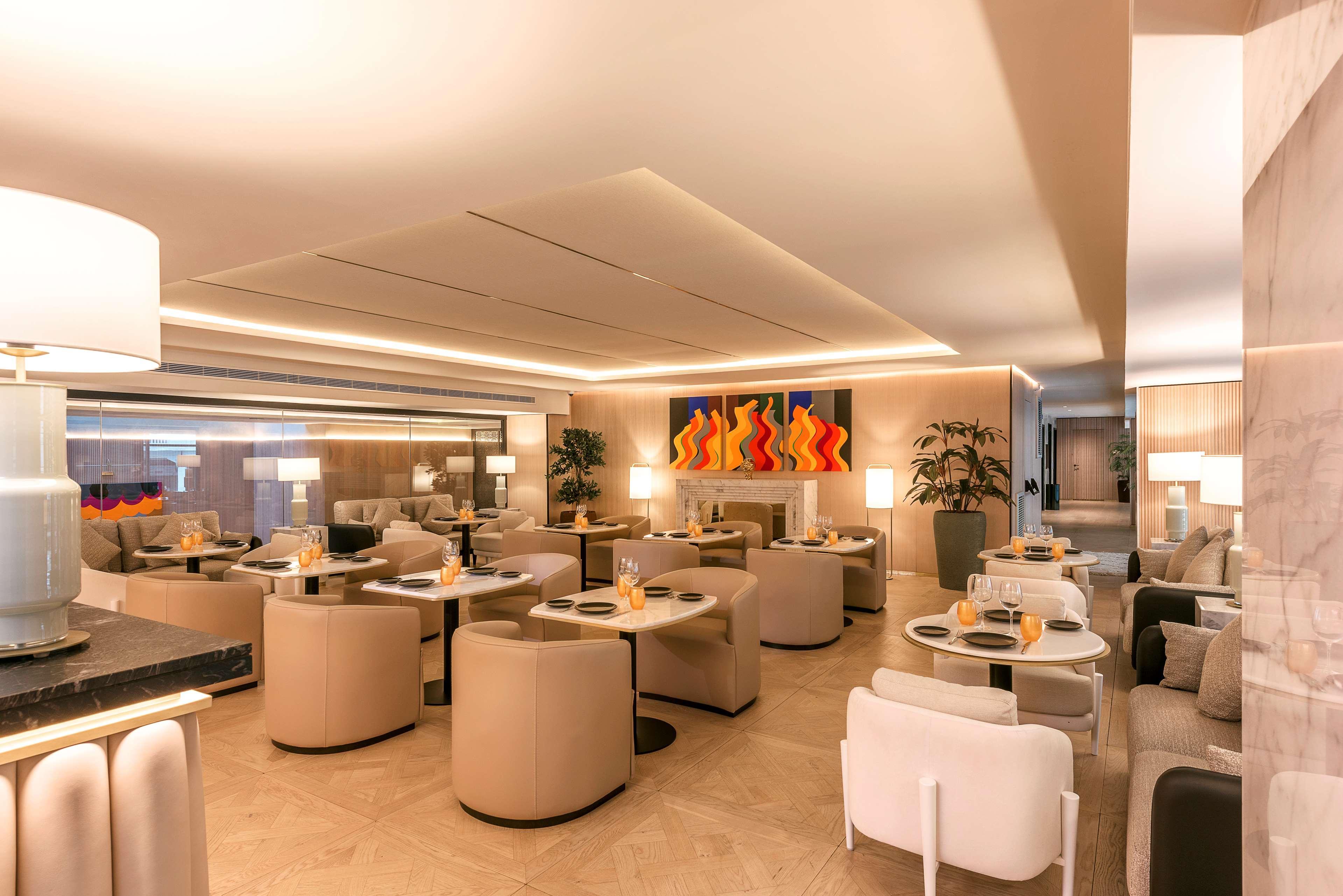 Radisson Blu Hotel Casablanca City Center Exteriér fotografie The lounge at the airport