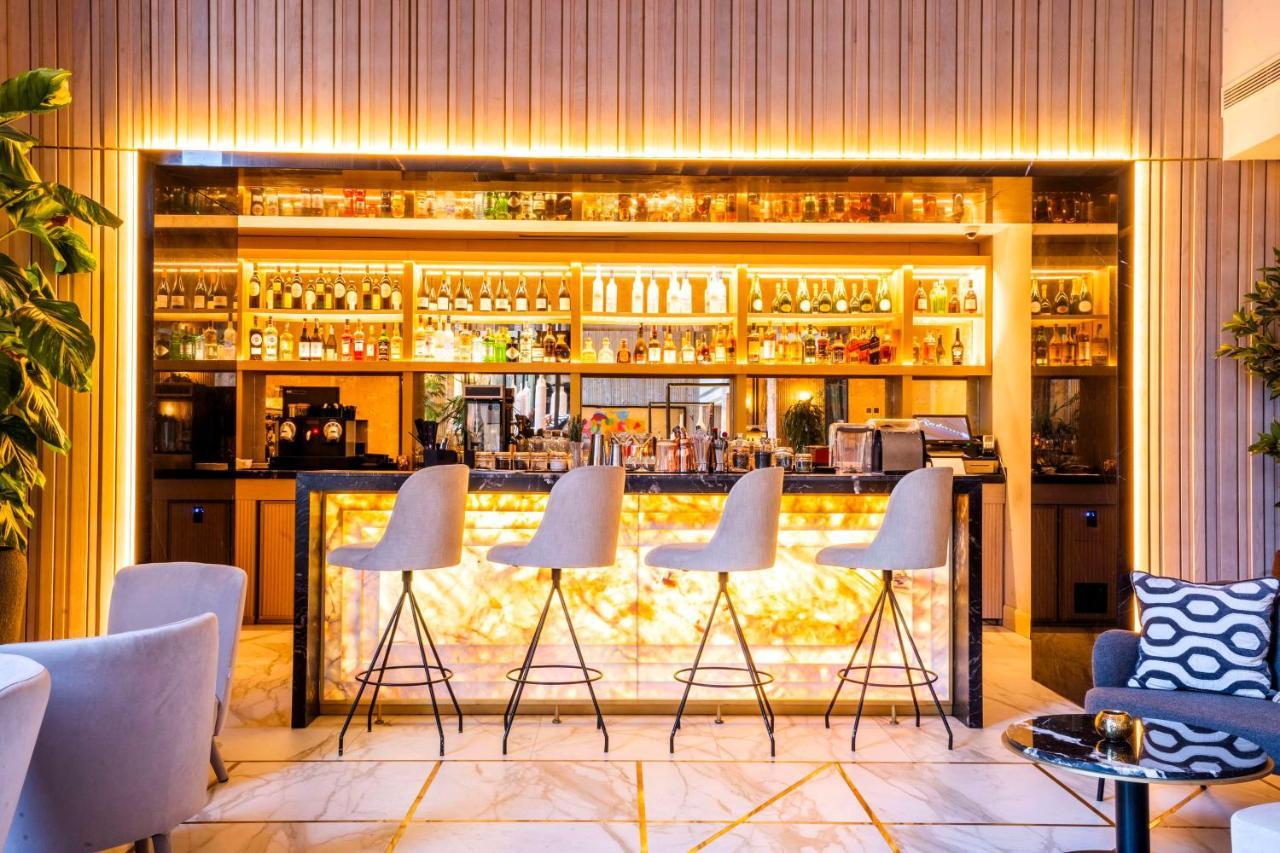 Radisson Blu Hotel Casablanca City Center Exteriér fotografie The bar at the hotel