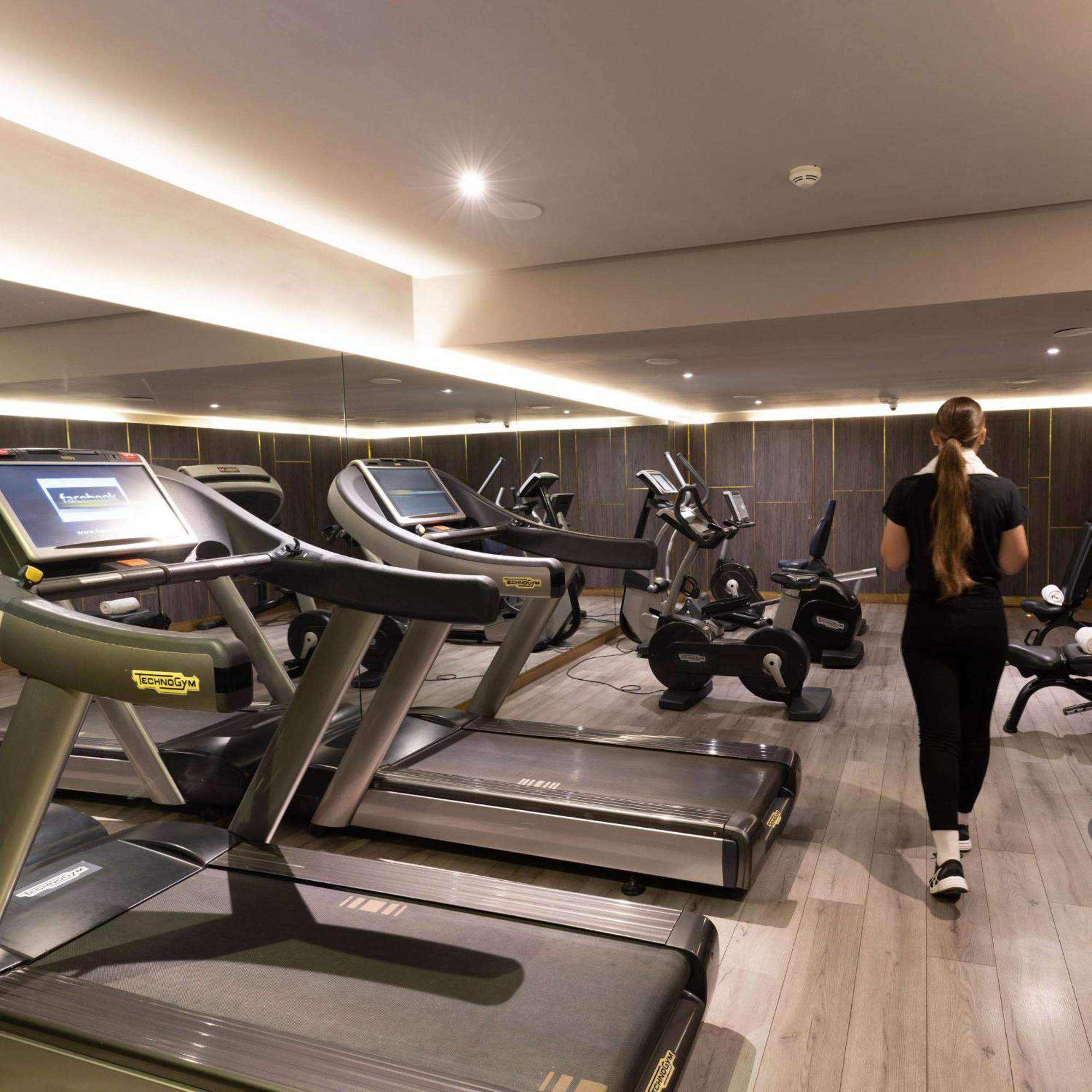 Radisson Blu Hotel Casablanca City Center Exteriér fotografie The gym at The Dorchester