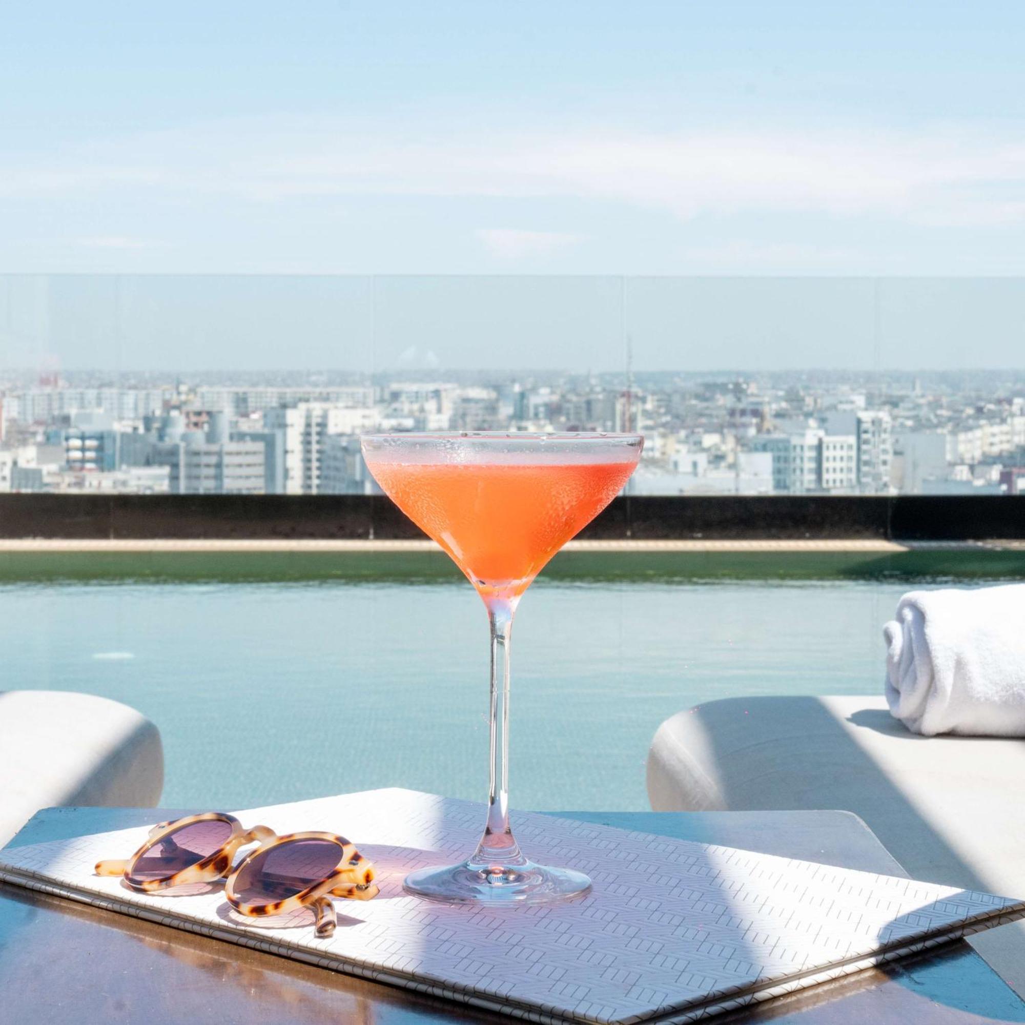 Radisson Blu Hotel Casablanca City Center Exteriér fotografie A cosmopolitan cocktail