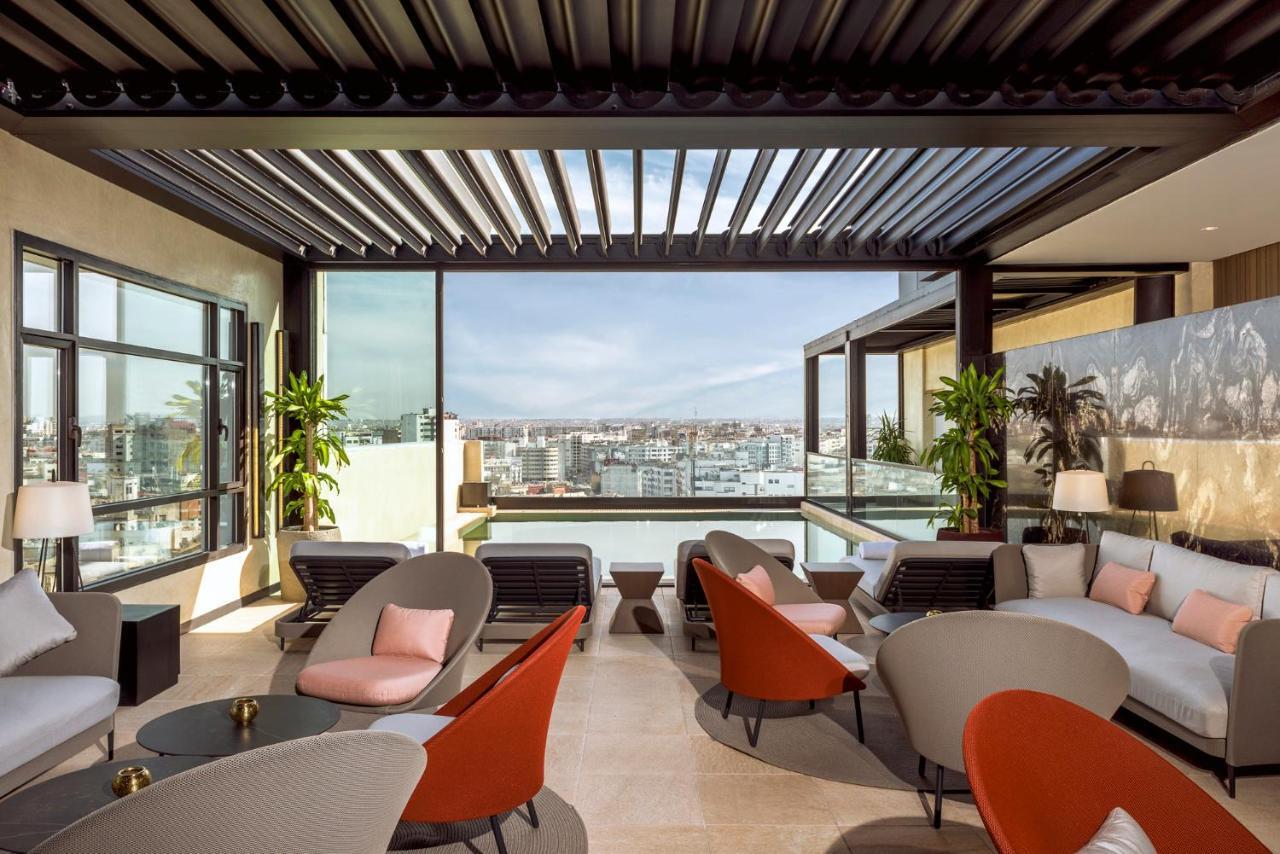 Radisson Blu Hotel Casablanca City Center Exteriér fotografie The rooftop lounge at the hotel